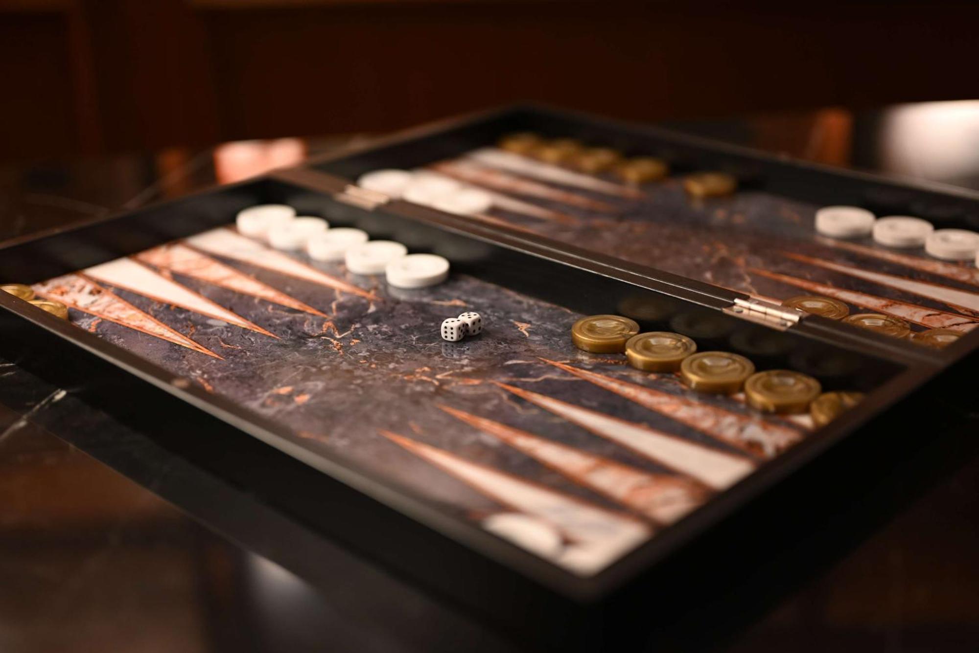 Mansard Riyadh, A Radisson Collection Hotel ภายนอก รูปภาพ A backgammon board