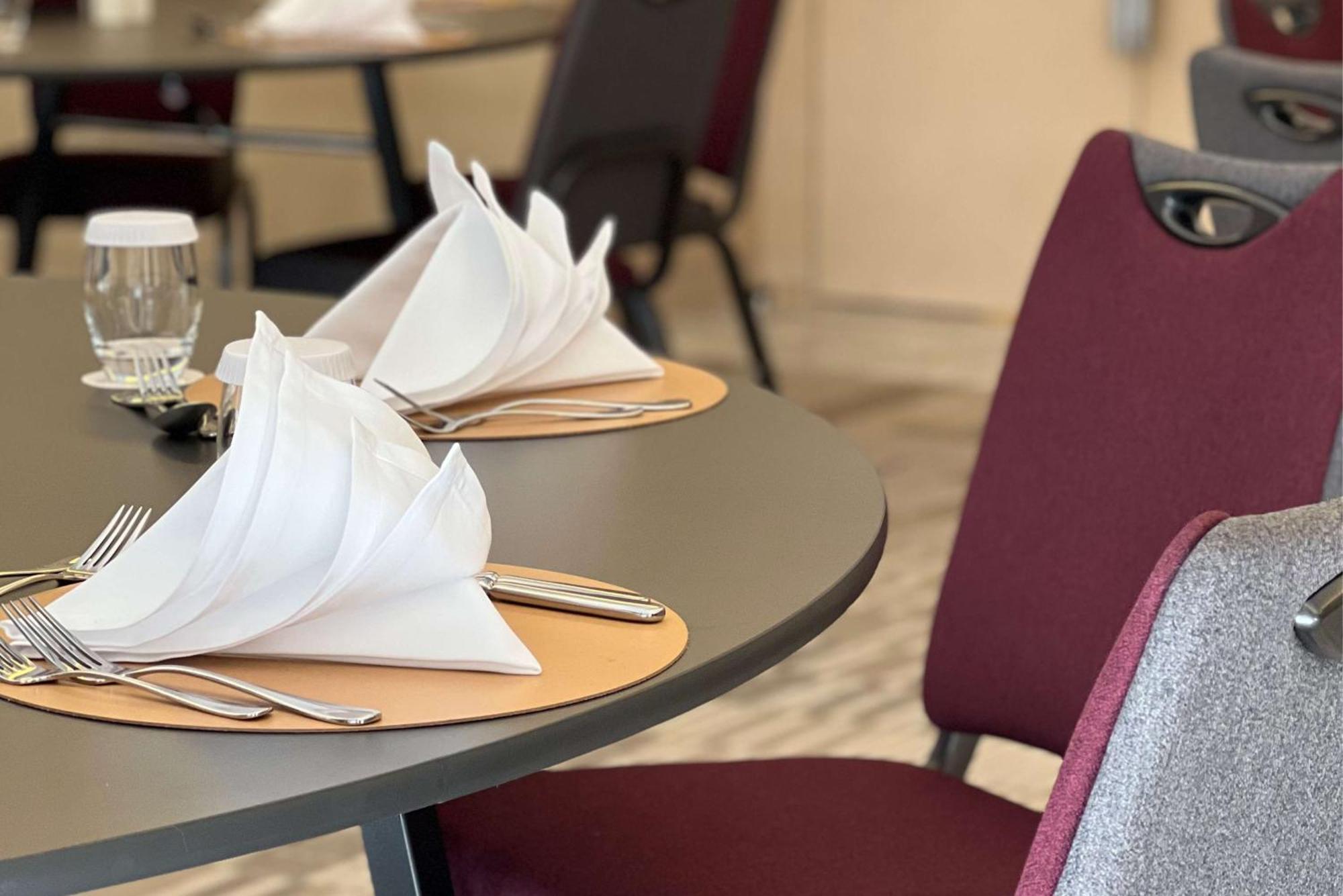 Mansard Riyadh, A Radisson Collection Hotel ภายนอก รูปภาพ The dining room at the Royal Albert Hall
