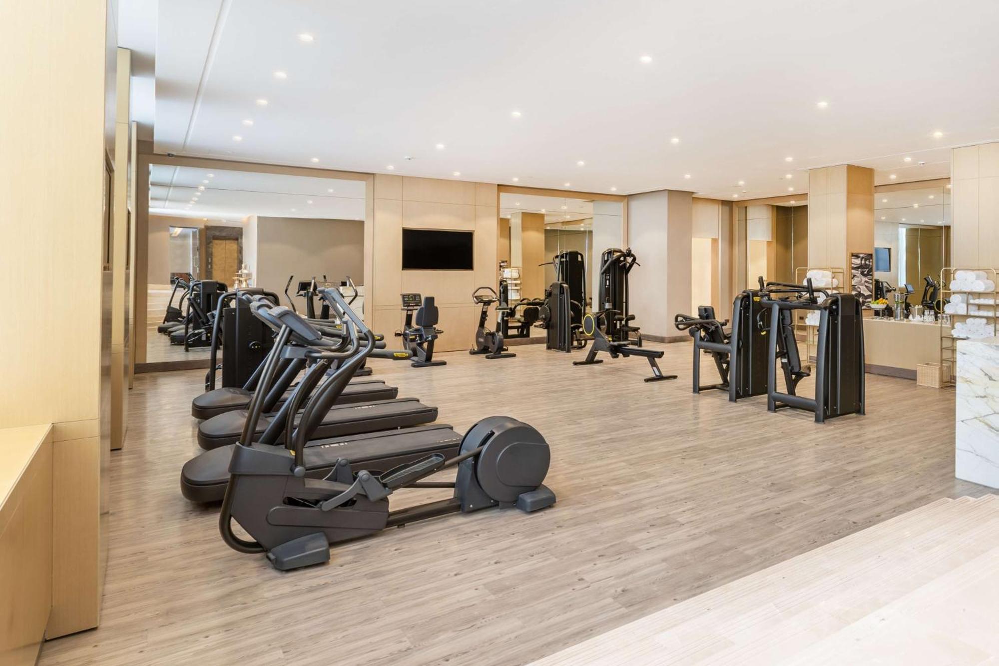 Mansard Riyadh, A Radisson Collection Hotel ภายนอก รูปภาพ The gym at the hotel