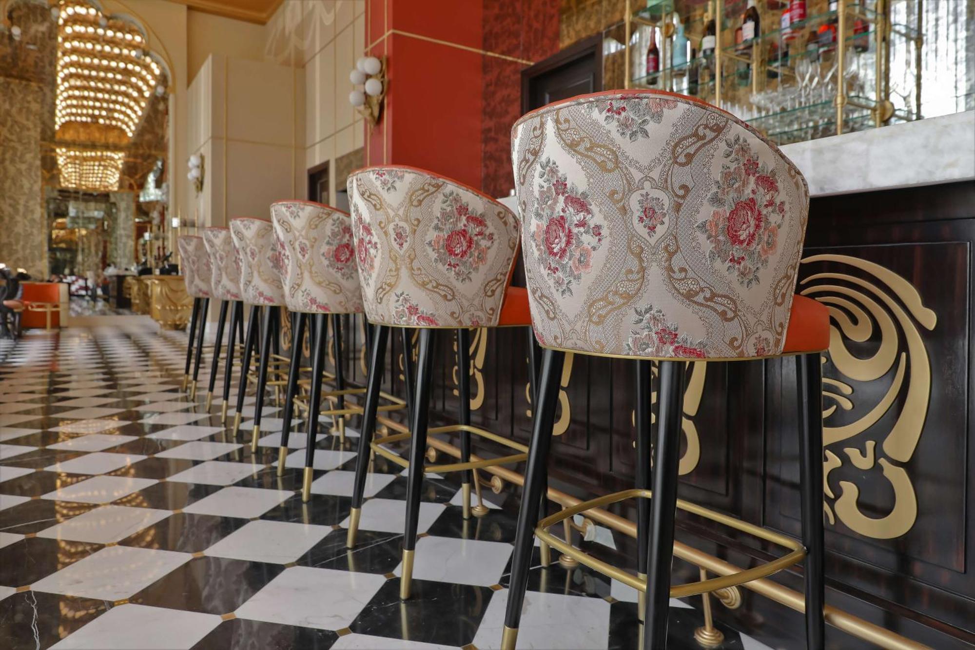 Mansard Riyadh, A Radisson Collection Hotel ภายนอก รูปภาพ Bar stools