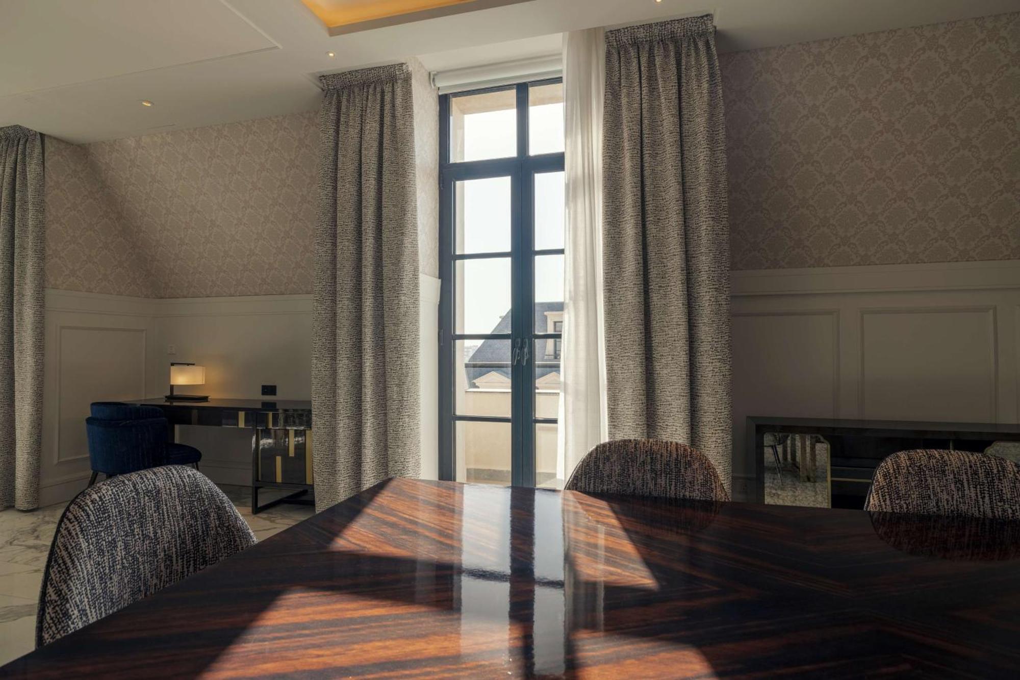 Mansard Riyadh, A Radisson Collection Hotel ภายนอก รูปภาพ A room at the hotel